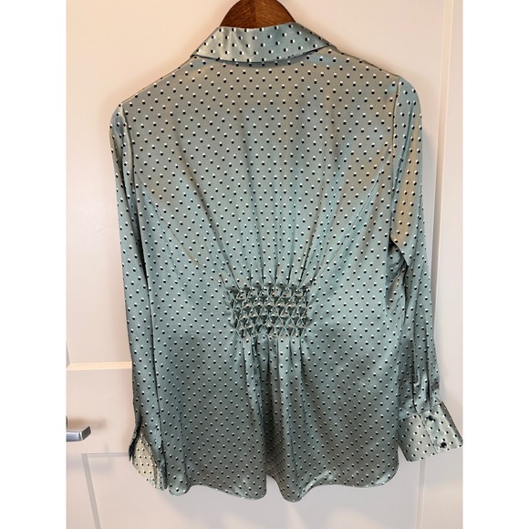 Elie Tahari Silk Button Up Blouse Ruched back waist Size L Sage Geometric Print - Picture 6 of 9